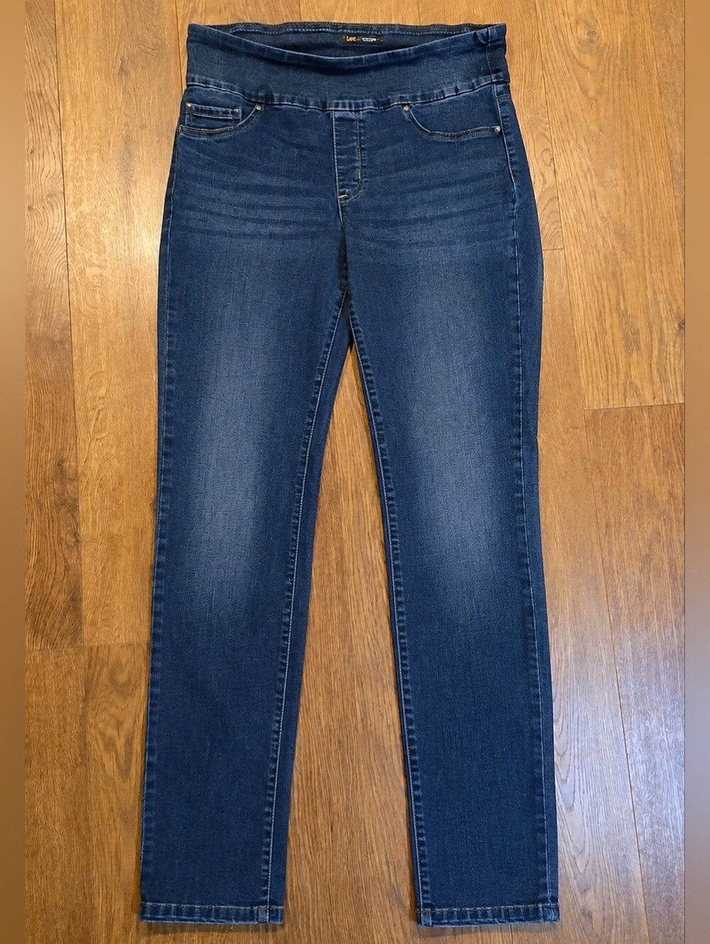 Lee Sculpting Slim Leg Pull-On Jeans Women's Size 14 Medium Mid Rise Stretch